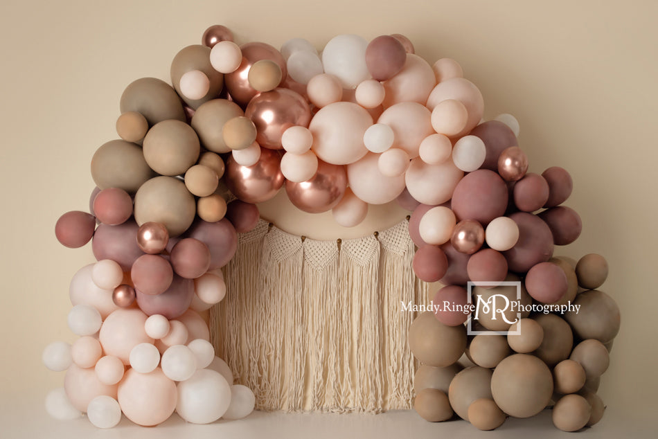 Kate Matt Ballonbogen Macrame Wand Fleece Hintergrund Entworfen von Mandy Ringe - Kate Backdrop.de