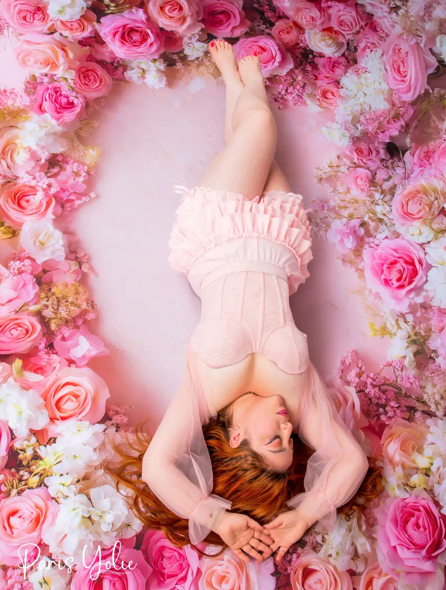 Kate Frühlings Blumen Rosa Rose Gummibodenmatte für Fotografie von Mini MakeBelieve
