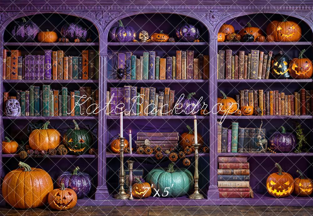 Kate Halloween Bücher Regal Kürbisse Lila Hintergrund Entworfen von Emetselch - Kate Backdrop.de