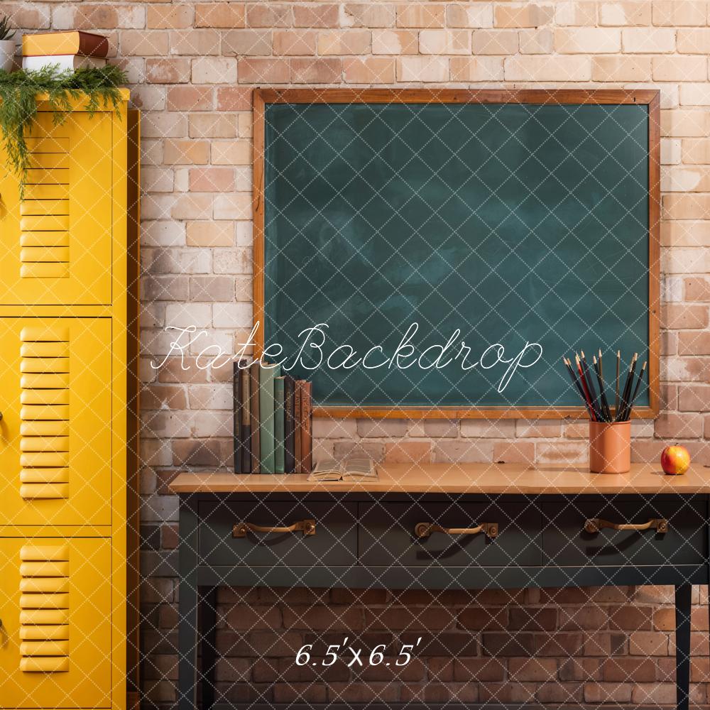 Kate Zurück Zur Schule Spind Tafel Vintage Hintergrund Entworfen von Emetselch
