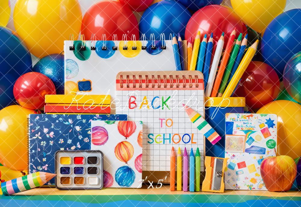 Kate Zurück Zur Schule Luftballons Schulmaterial Bunt Hintergrund Entworfen von Emetselch - Kate Backdrop.de