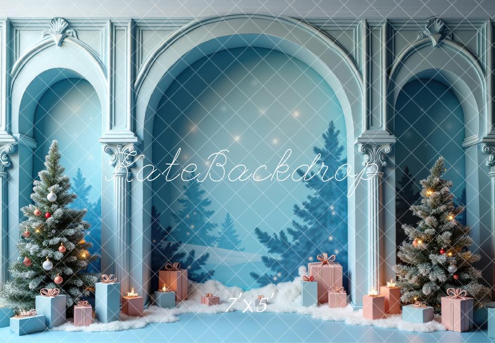Kate Weihnachten Tannen Schnee Geschenkboxen Blau Hintergrund Entworfen von Laura Bybee - Kate Backdrop.de