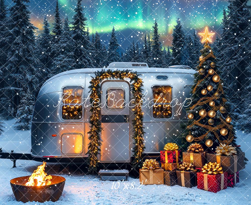 Kate Weihnachten Wohnwagen Tannenbaum Schnee Hintergrund Entworfen von Mini MakeBelieve - Kate Backdrop.de