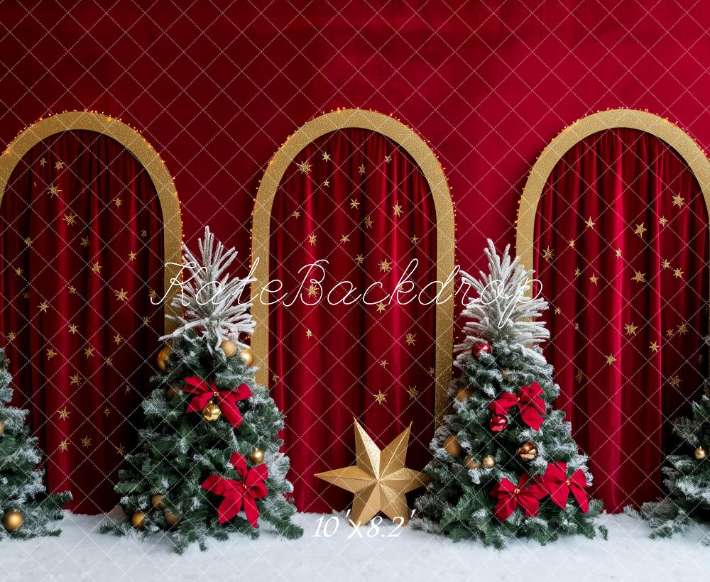 Kate Weihnachten Bögen Tannenbäume Rot Hintergrund Entworfen von Patty Roberts - Kate Backdrop.de