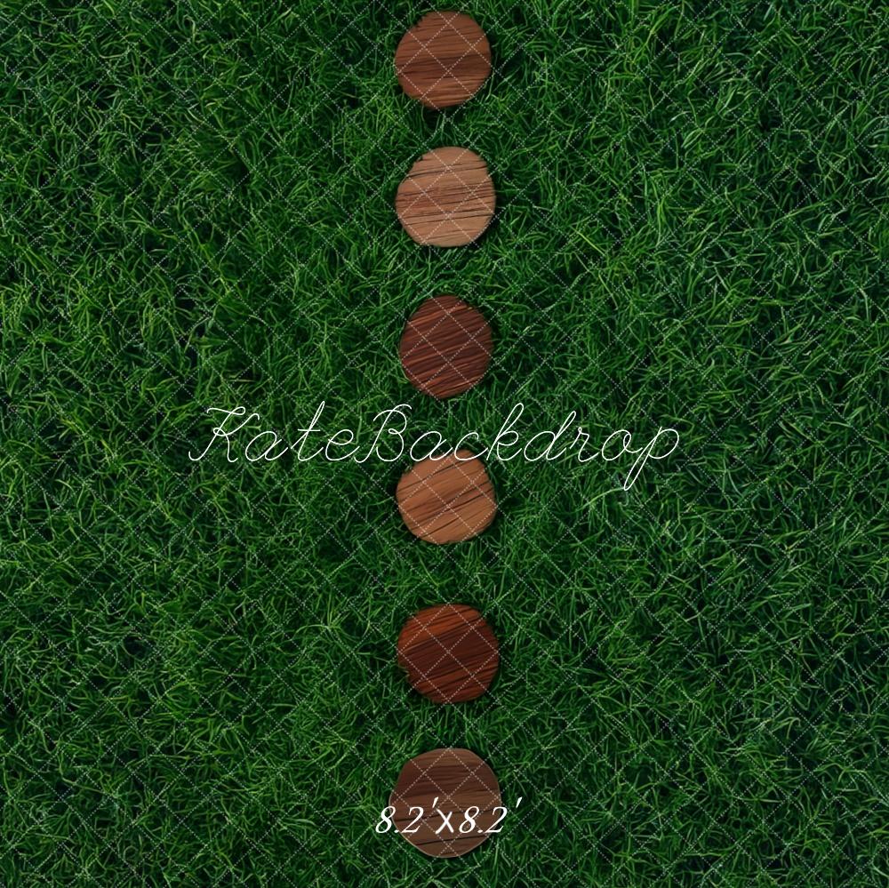 Kate Grün Gras Holzscheiben Hintergrund Entworfen von Mini MakeBelieve