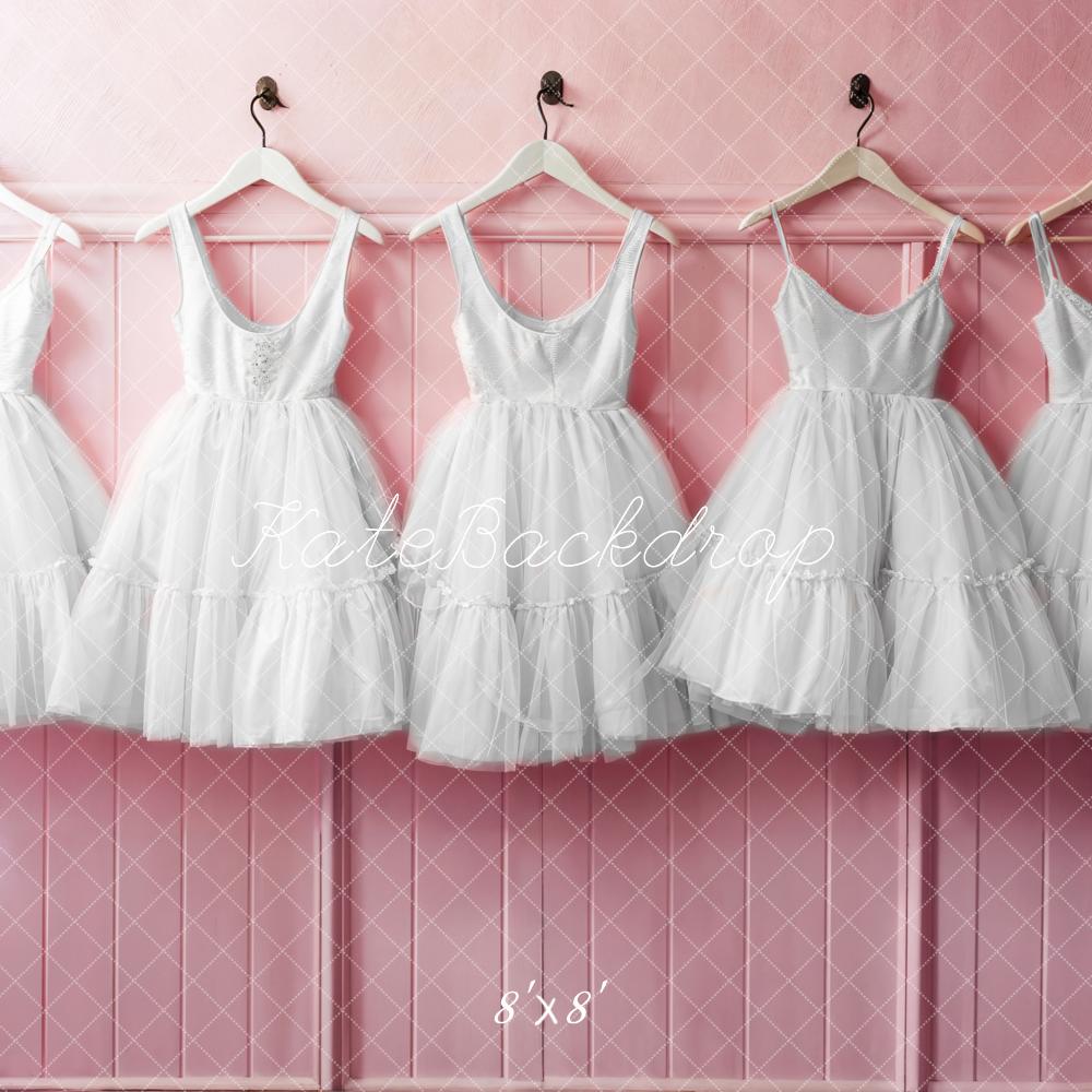 Kate Kinder Weiße Kleider Rosa Wand Hintergrund Entworfen von Emetselch - Kate Backdrop.de
