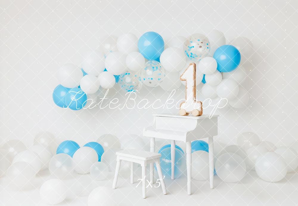 Kate Geburtstag Luftballons Zahl Eins Blau Weiß Hintergrund Entworfen von Patty Roberts - Kate Backdrop.de