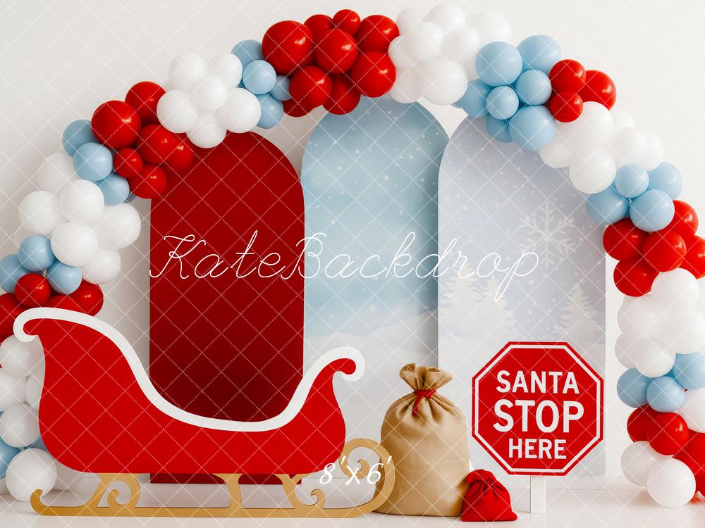 Kate Weihnachten Schlitten Ballonbogen Rot Hintergrund Entworfen von Patty Roberts - Kate Backdrop.de