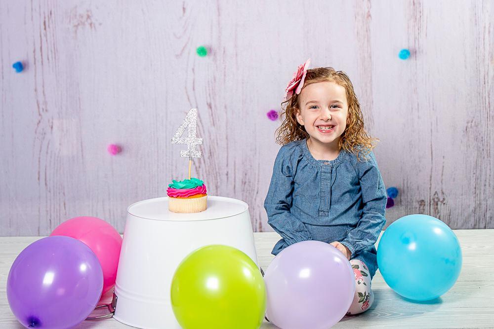Kate Grau-weißes Holz mit Dekorationen Kinder Kulisse für Fotografie von Erin Larkins - Kate Backdrop.de