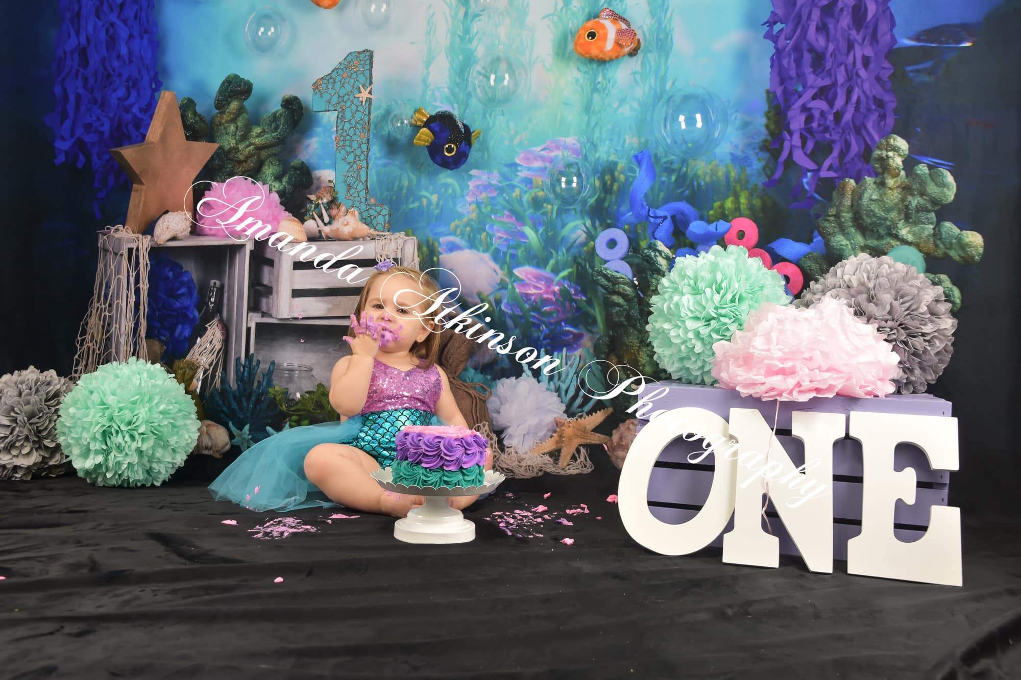 Kate Meerjungfrau unter Meer 1. Geburtstagstorte zerschmettern Sommer Hintergrund entworfen von Studio Gumot