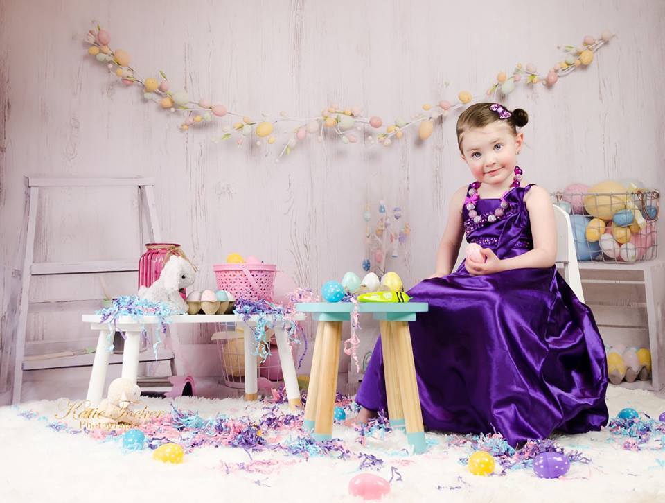Kate Bunte Eier Dekorationen Ostern Frühling Kinder Kulisse für Fotografie von Erin Larkins