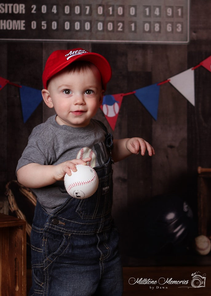 Kate Vintager Baseball mit Anzeigetafel-Sport-Hintergrund für die Fotografie entworfen von Mandy Ringe Photography - Kate Backdrop.de