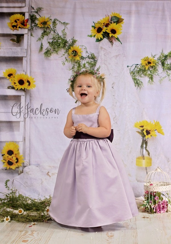 Kate Sonnenblumen und weißes Zelt-Hochzeits-Mädchen-Hintergrund für die Fotografie entworfen von Erin Larkins