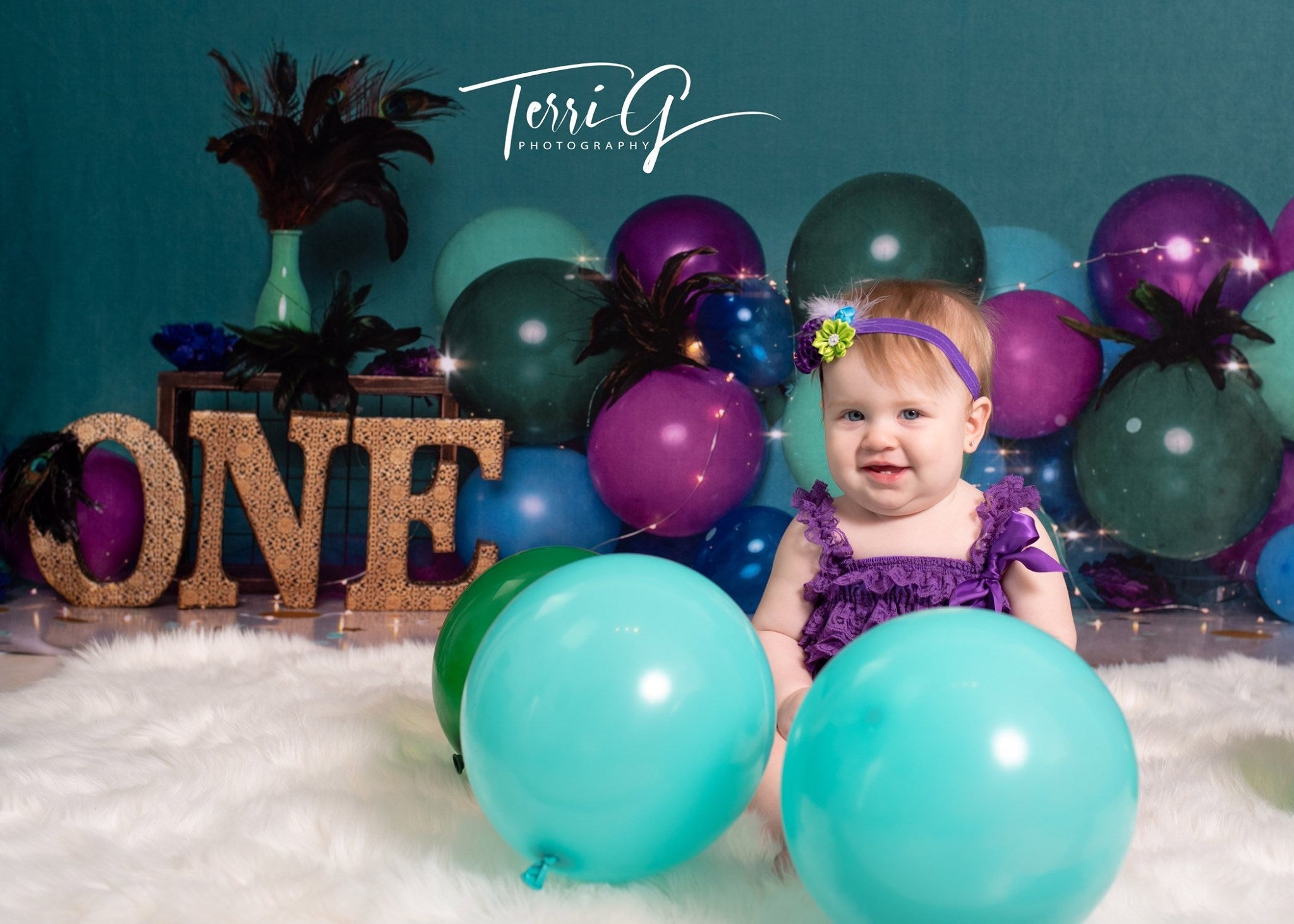 Kate Kieferngrün Pfauenfeder Luftballons mit Neonlichtern Kindergeburtstag Hintergrund für Fotografie Entworfen von Cassie Christiansen - Kate Backdrop.de