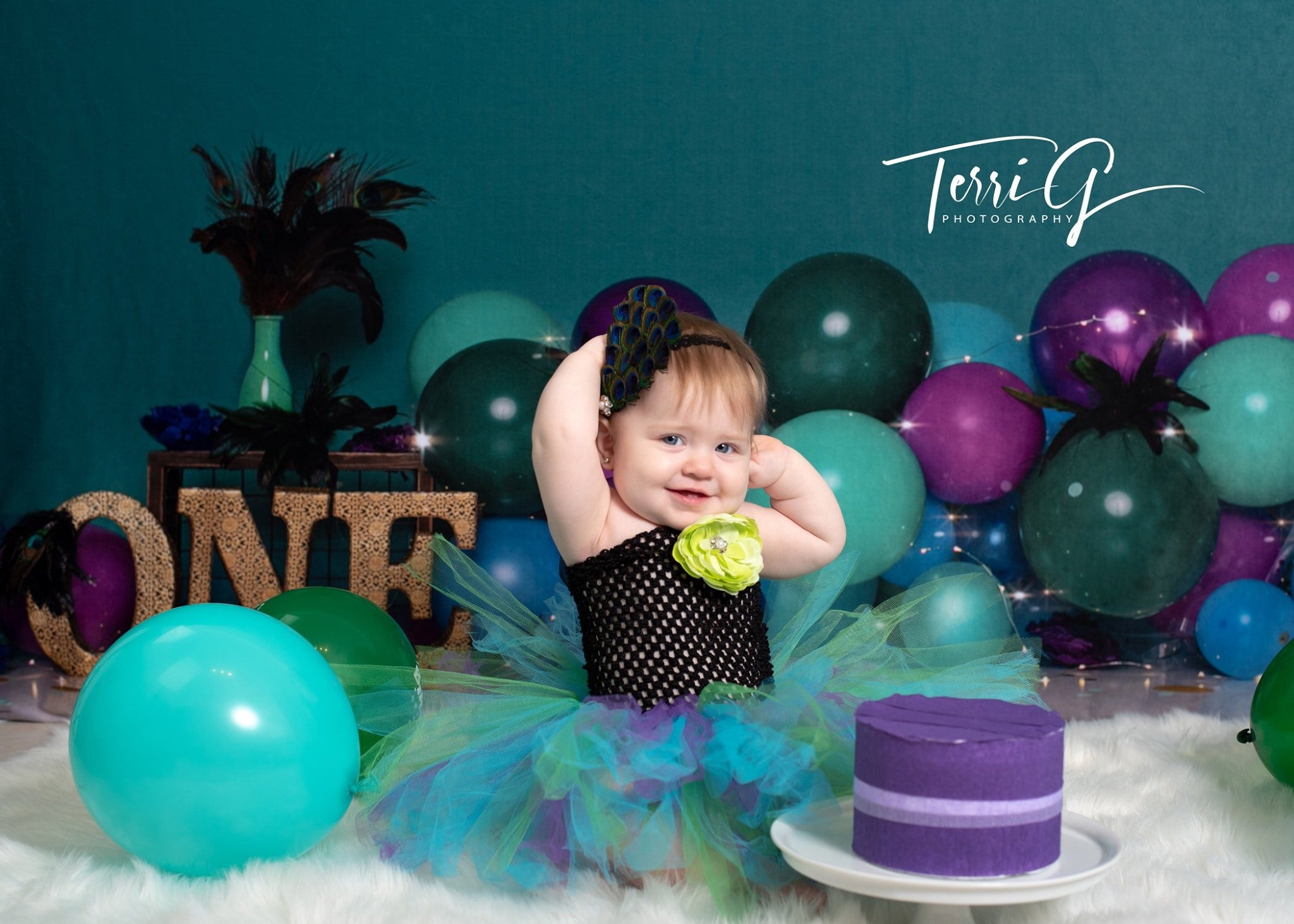 Kate Kieferngrün Pfauenfeder Luftballons mit Neonlichtern Kindergeburtstag Hintergrund für Fotografie Entworfen von Cassie Christiansen - Kate Backdrop.de