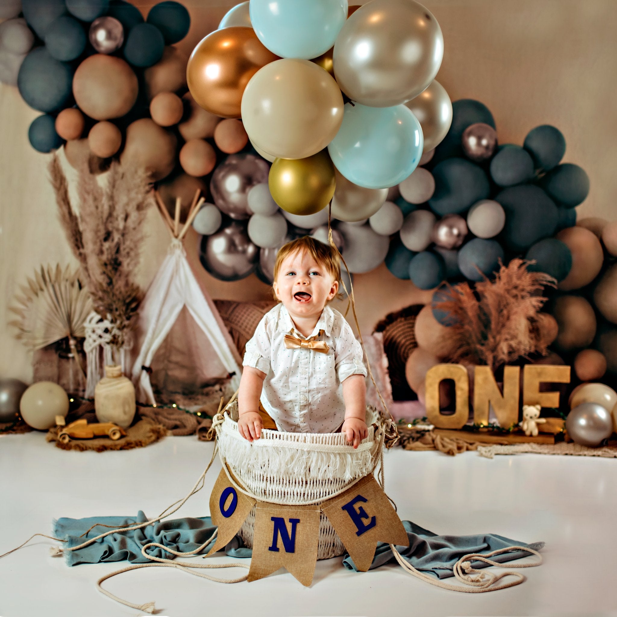 Kate Boho Ballons Zelt Hintergrund blau von Mandy Ringe Photography
