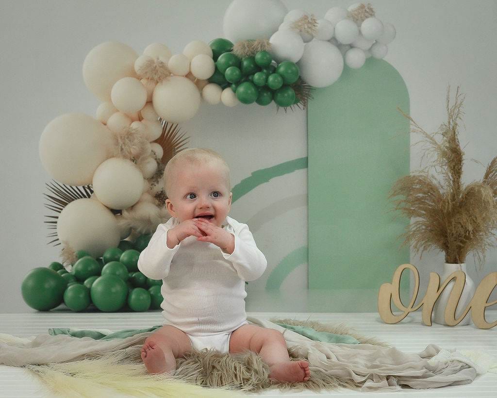 Kate Boho Luftballons Hintergrund Grün Cake Smash von Uta Mueller Photography - Kate Backdrop.de