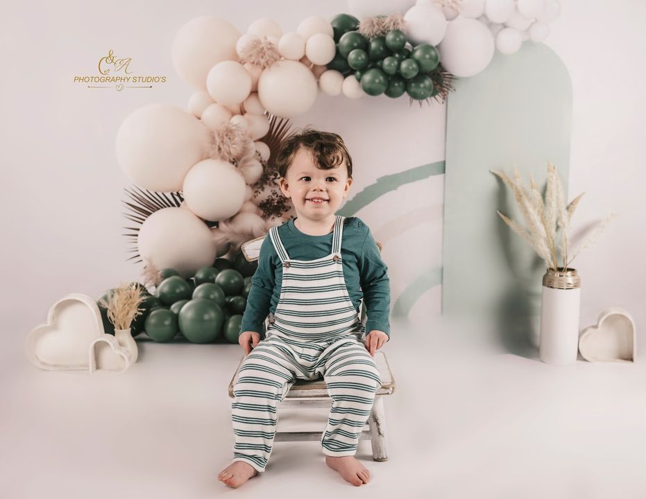 Kate Boho Luftballons Hintergrund Grün Cake Smash von Uta Mueller Photography - Kate Backdrop.de