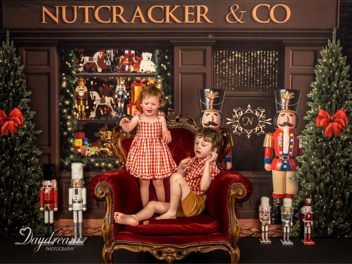 Kate Weihnachtshintergrund Nussknacker Store Tree von Uta Mueller Photography