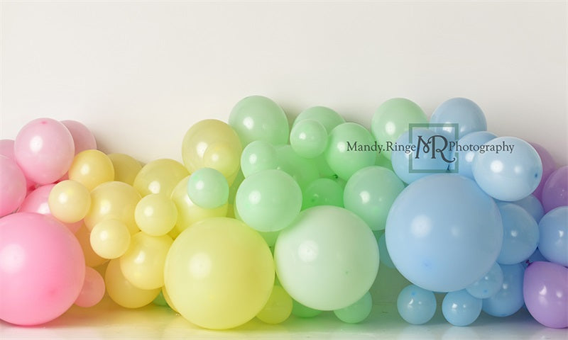 Kate Pastellfarbener Regenbogen-Bodenballon-Hintergrund von Mandy Ringe Photography