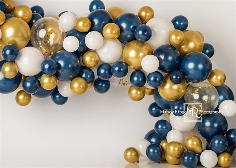 Kate Marineblaue und goldene Ballongirlande als Hintergrundkulisse von Mandy Ringe Photography