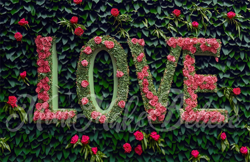 Kate Valentine Rosa Blume Liebe Buchstaben auf Gras Wandhintergrund von Mini MakeBelieve