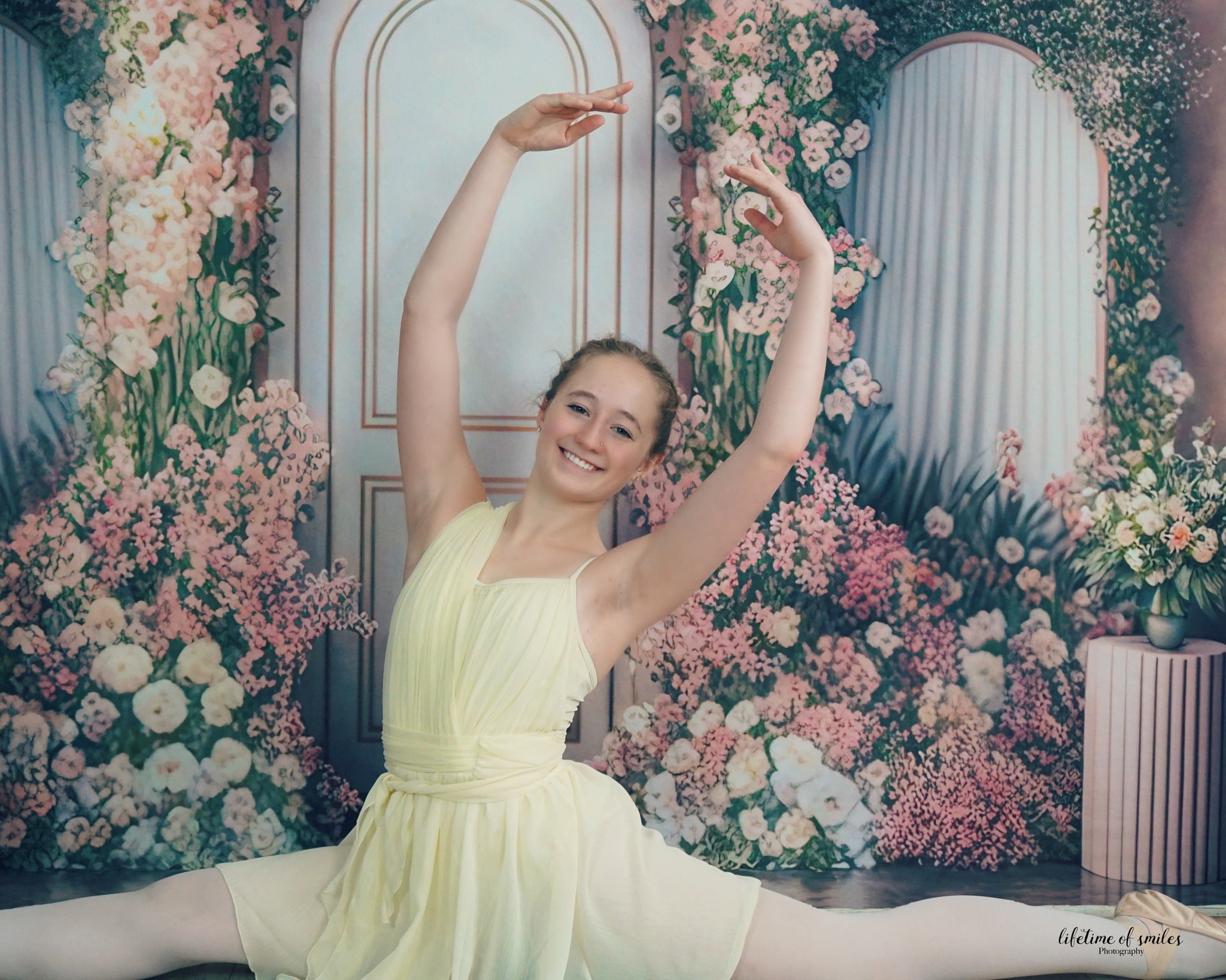 Kate Gemalt Frühling Interieur Floral Rosa Marmor Panels Hintergrund von Mini MakeBelieve - Kate Backdrop.de