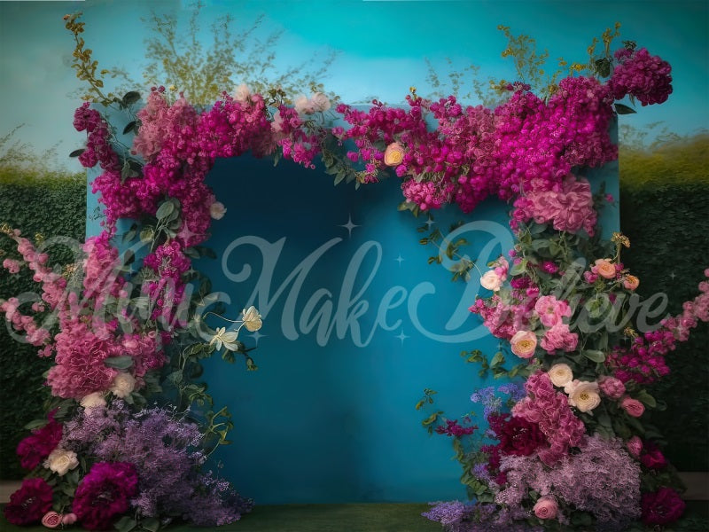 Kate Gemalte blaue Außenwand mit Frühlingsblumen als Hintergrund von Mini MakeBelieve - Kate Backdrop.de