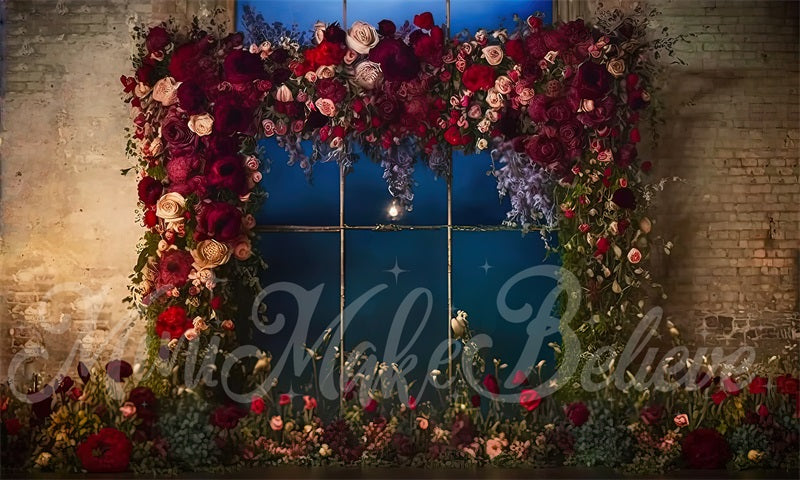 Kate Painterly Fine Art Industrielle Backsteinmauer mit roten Blumen als Hintergrund von Mini MakeBelieve - Kate Backdrop.de