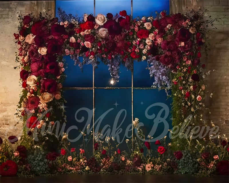 Kate Painterly Fine Art Industrielle Backsteinmauer mit roten Blumen als Hintergrund von Mini MakeBelieve