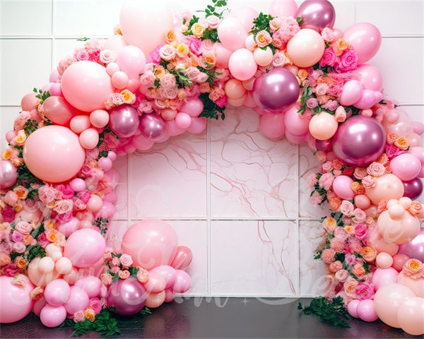 Kate Painterly Art Fun Blumen Ballonbogen Rosa Innenraum Marmor Kuchen Smash Geburtstag Hintergrund von Mini MakeBelieve