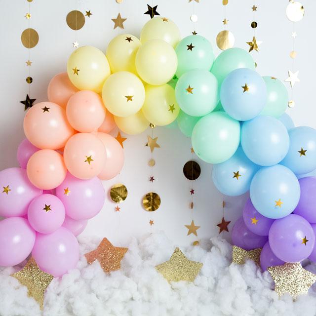 Kate Regenbogen Ballons Girlande Kinder Cake Smash Hintergrundkulisse von Megan Leigh Photography - Kate Backdrop.de