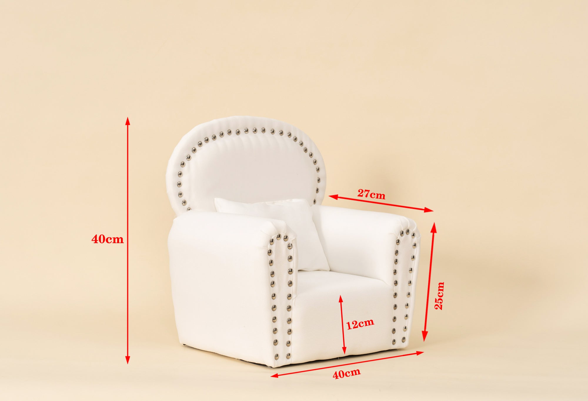 Kate Weißes Mini-Sofa aus Stoff mit Nieten Neugeborene Requisiten für die Fotografie