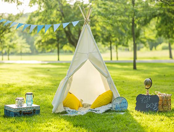 Katebackdrop：Kate White Tent Blue Flag Green Grass Backdrop Outdoor