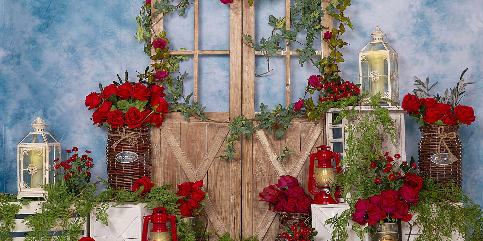 Kate Frühling / Muttertag Rote Rose Blumen Tür Blauer Hintergrund  von Emetselch - Kate Backdrop.de