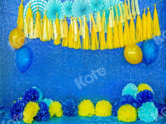 Kate Luftballons Cake Smash blauer Hintergrund Entworfen von Jia Chan Photography