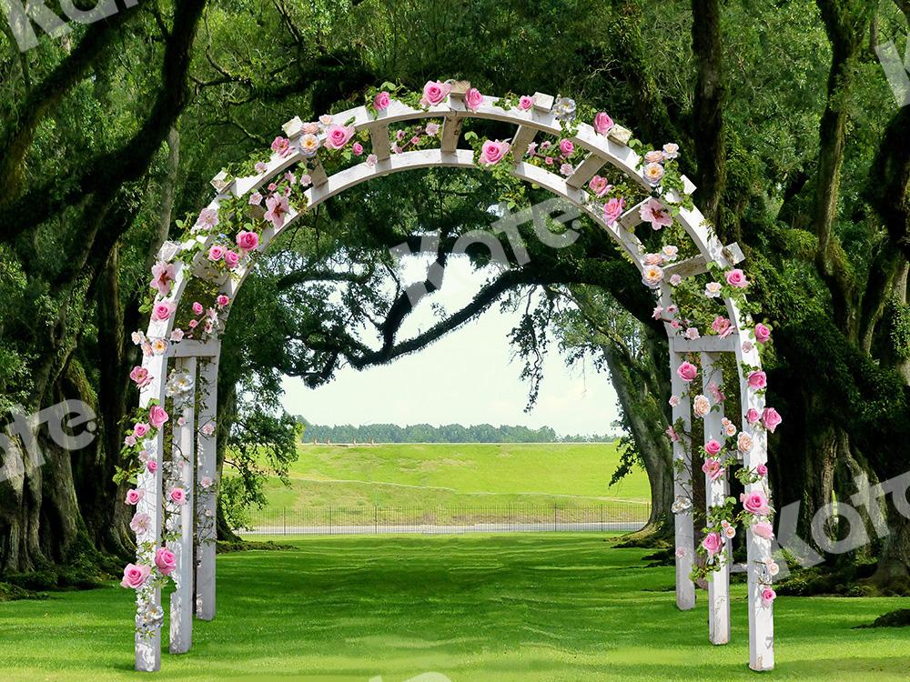 Kate Hochzeit Hintergrund Garten Blumen Bogen Entworfen von Chain Photography