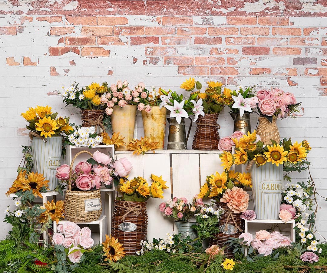 Kate Frühling Blumengeschäft Sonnenblumen Backsteinmauer Hintergrund von Emetselch