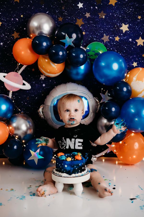 Kate Neugeborenen Cake Smash Sterne Nacht blau Geburtstag Hintergrund von Chain Photography