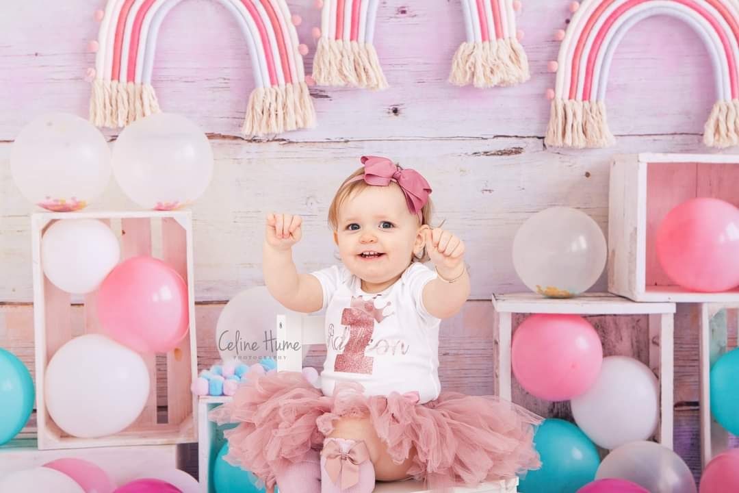 Kate Regenbogen Ballons Cake Smash Geburtstag Hintergrund  von Emetselch