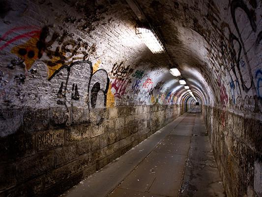 Katebackdrop：Kate Graffiti Wall Tunnel Building Backdrop For Photography