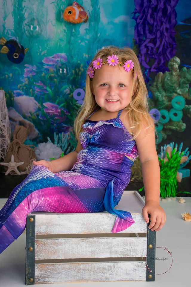 Kate Meerjungfrau unter Meer 1. Geburtstagstorte zerschmettern Sommer Hintergrund entworfen von Studio Gumot - Kate Backdrop.de