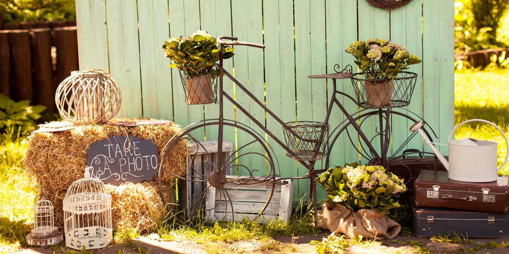 Kate-Ostern-Frühlingsgras mit Fahrrad-Hintergrund für Fotografie