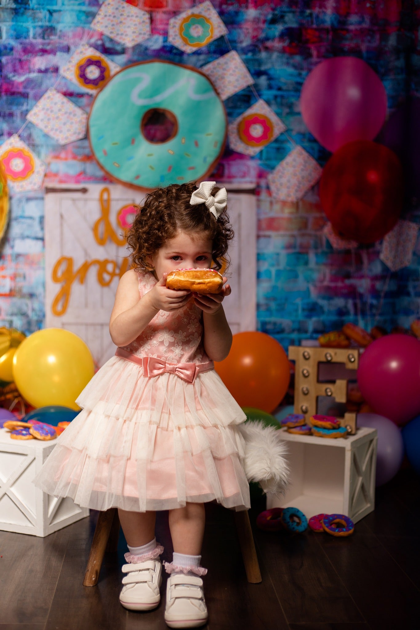 Kate weiße Tür Ballons Banner Kinder Hintergrund