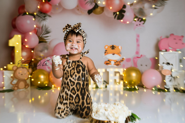 Kate Rosa Safari-Geburtstags-Kinderhintergrund für die Fotografie entworfen von Megan Leigh Photography