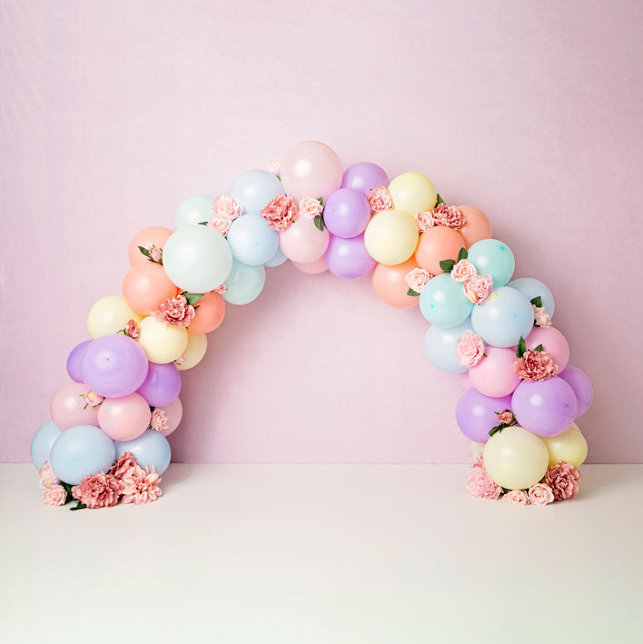 Kate Luftballons Regenbogen mit Blumen für Kinder Geburtstag Hintergrund für Fotografie Entworfen von Kerry Anderson