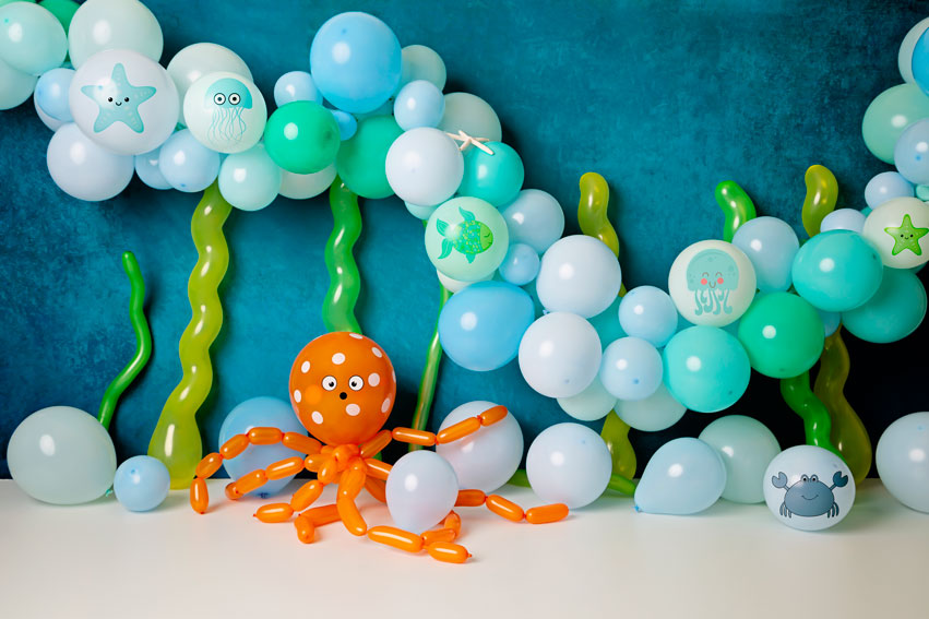 Kate Geburtstagstorte Smash Luftballons mit Muster unter dem Meer Kinder Hintergrund von Kerry Anderson