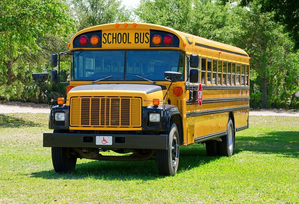 Gelber Schulbus zurück zu Schulhintergrund