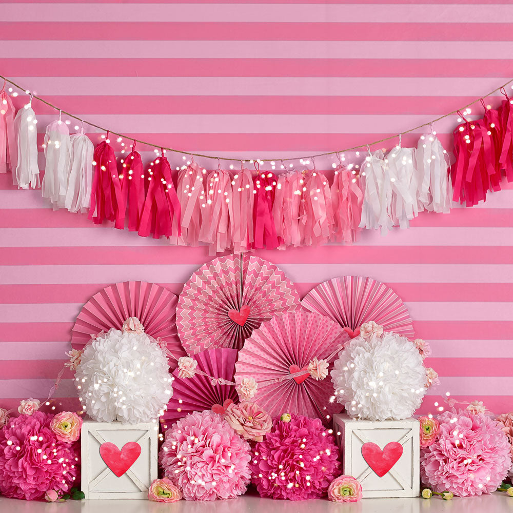 Kate Valentinstag mit Herzen und Streifen Hintergrund Entworfen von Mandy Ringe Photography - Kate Backdrop.de