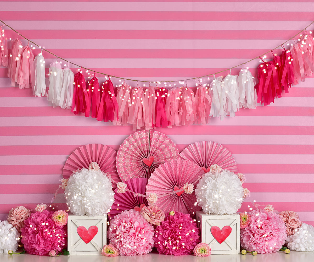 Kate Valentinstag mit Herzen und Streifen Hintergrund Entworfen von Mandy Ringe Photography - Kate Backdrop.de